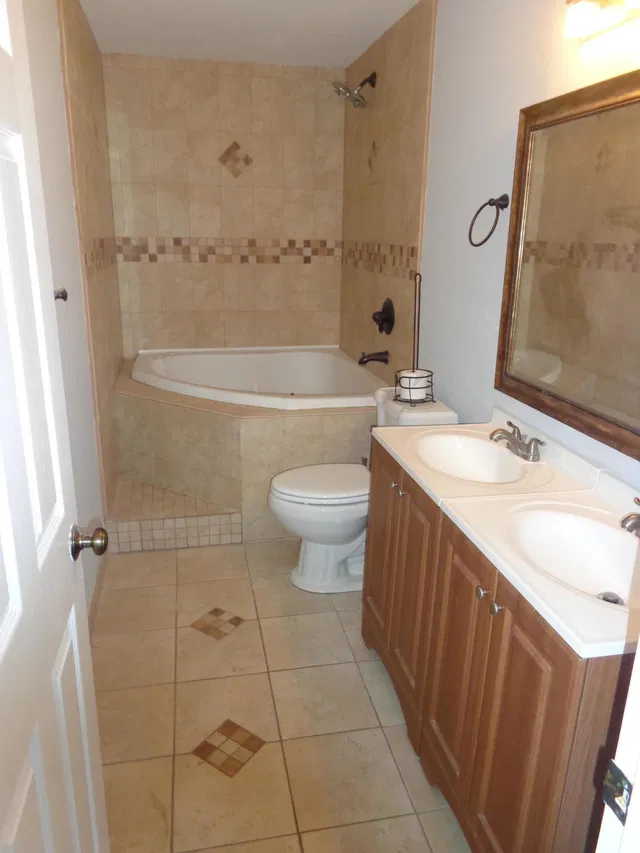  Unit E photo 9