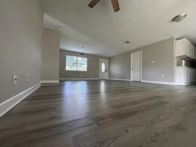  Residence photo 4