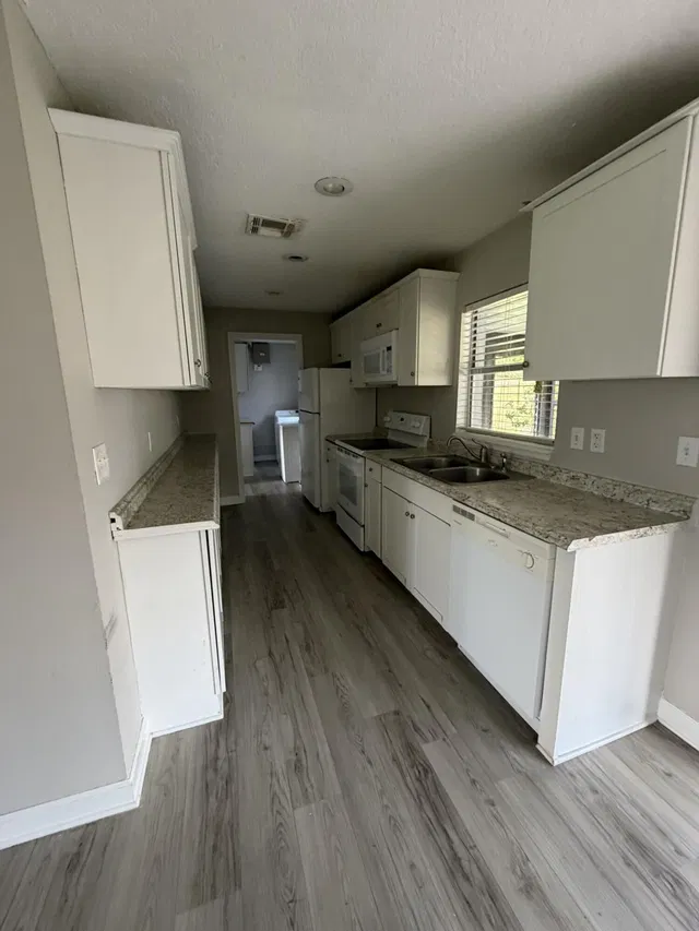  Residence photo 5