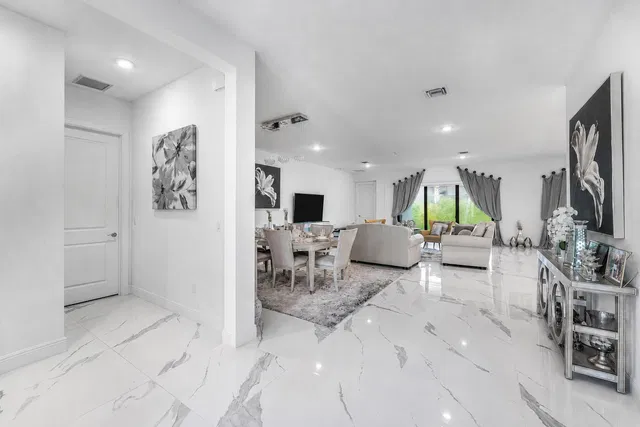  Residence photo 15