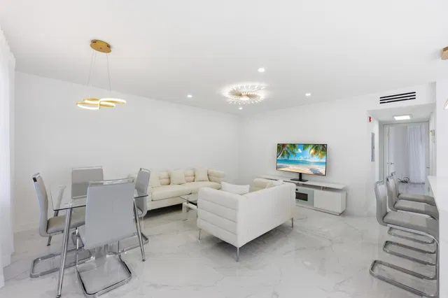 Residence photo 2