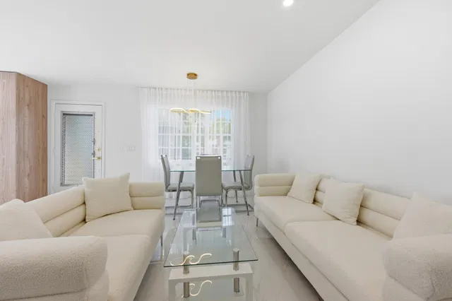 Residence photo 5