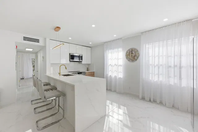 Residence photo 8