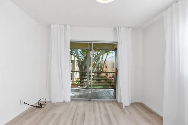 Residence photo 16