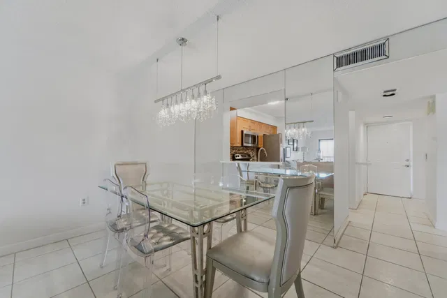  Unit 209 photo 5