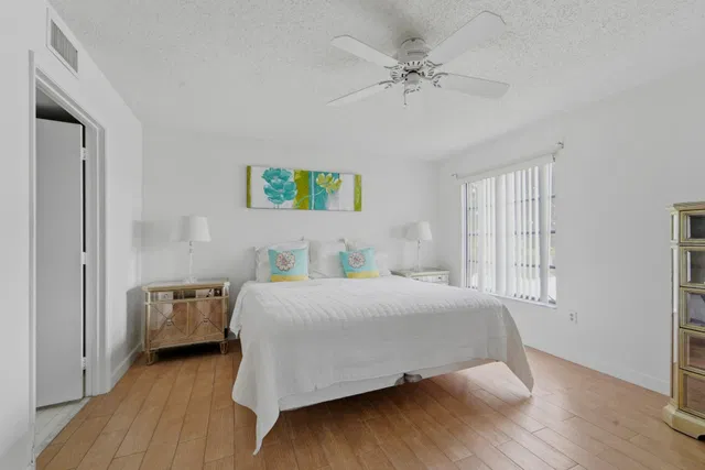 Unit 209 photo 9