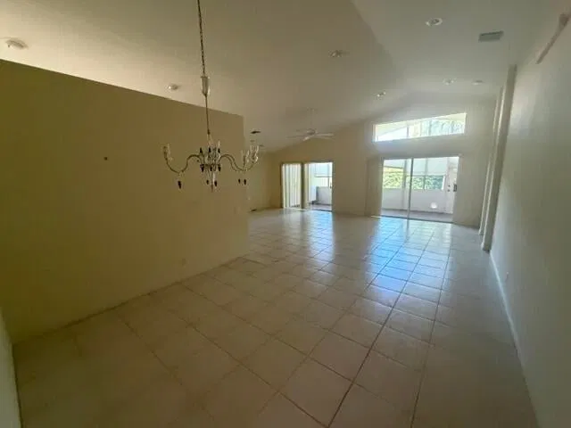 Residence photo 3