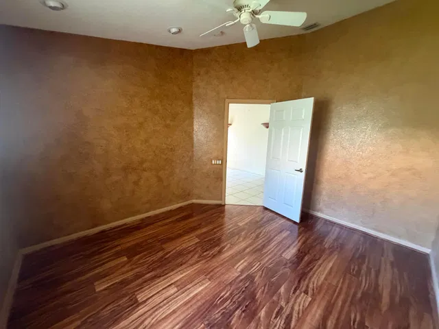 Residence photo 15