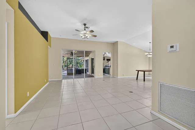  Residence photo 8