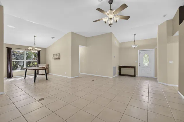  Residence photo 9