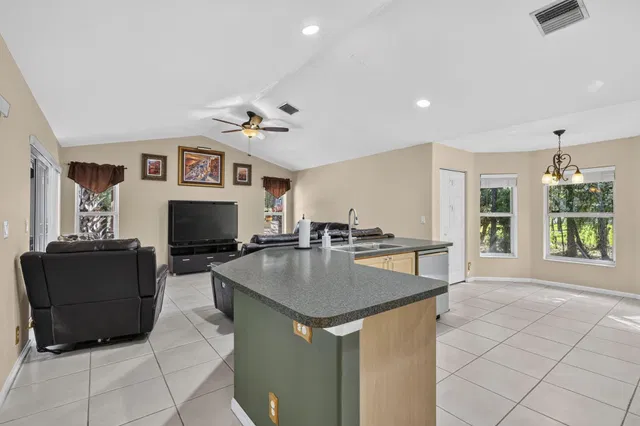  Residence photo 11