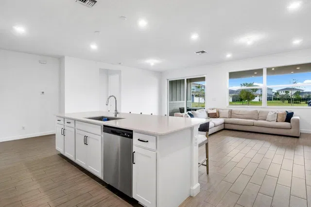 Residence photo 3