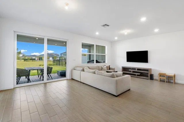 Residence photo 19