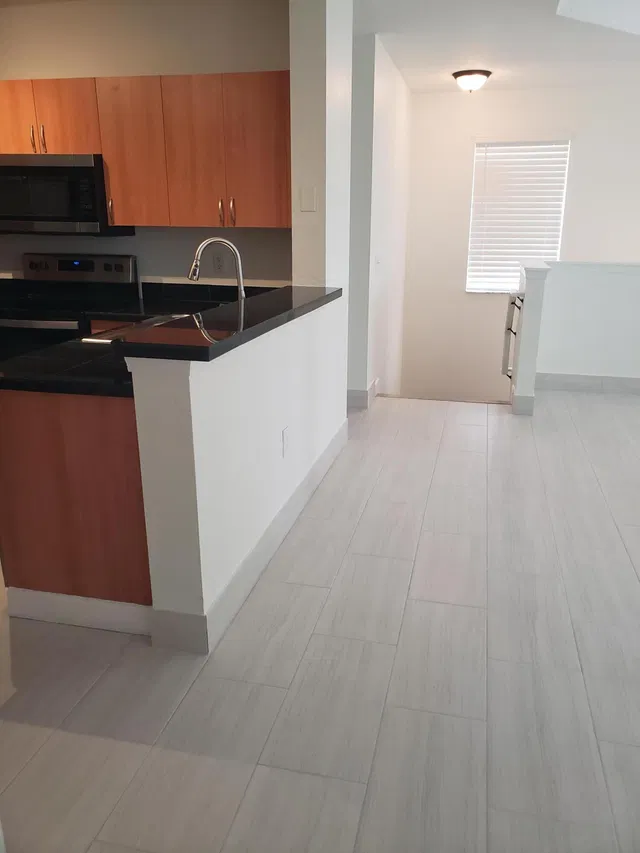 Unit 1101 photo 5