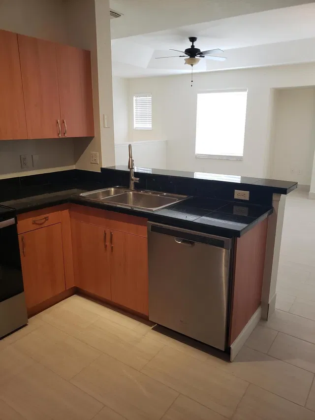 Unit 1101 photo 6