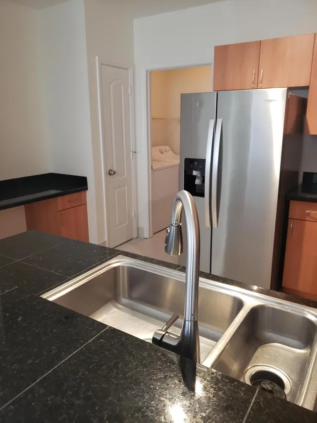 Unit 1101 photo 8