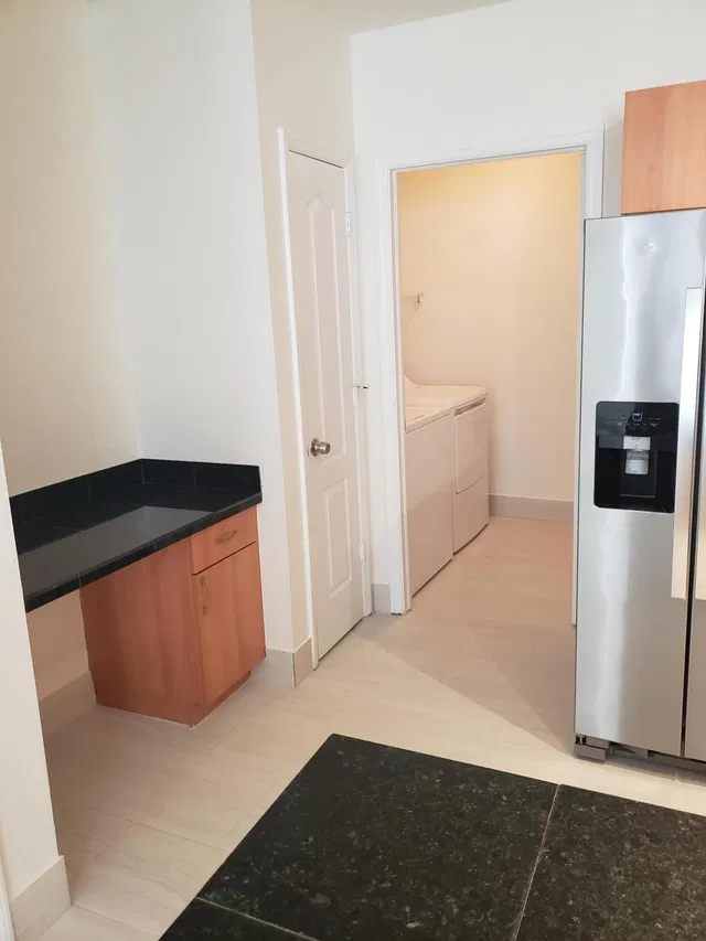 Unit 1101 photo 11