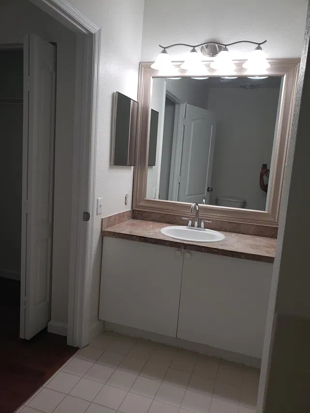 Unit 1101 photo 14