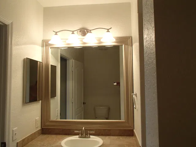 Unit 1101 photo 15