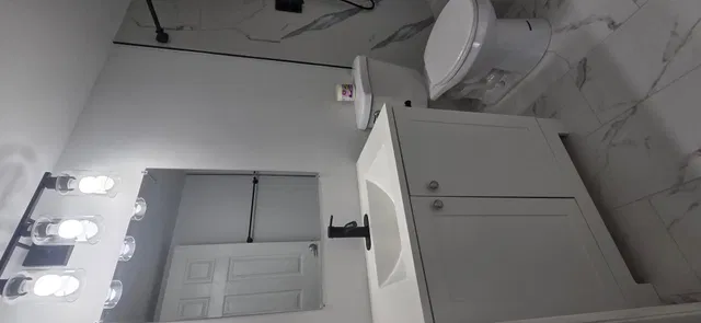 Unit B2 photo 15