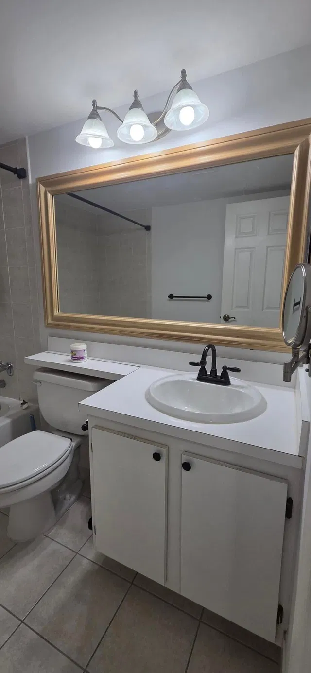 Unit B2 photo 16