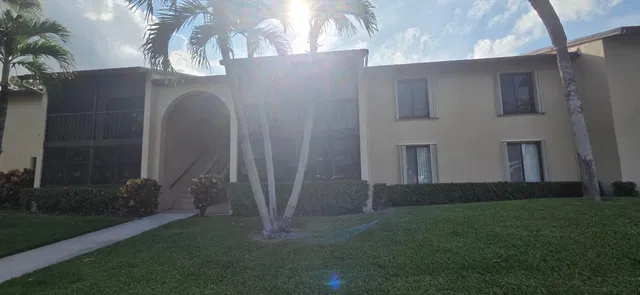 Unit B2 photo 18