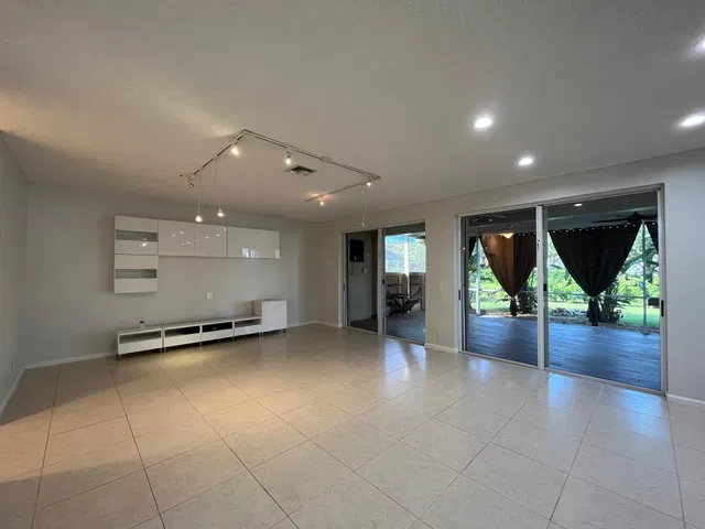 Residence photo 2