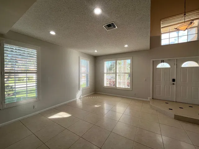 Residence photo 3