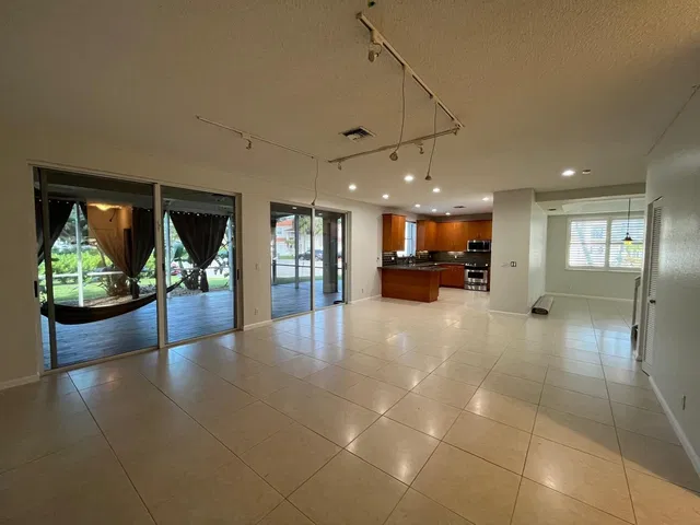 Residence photo 5