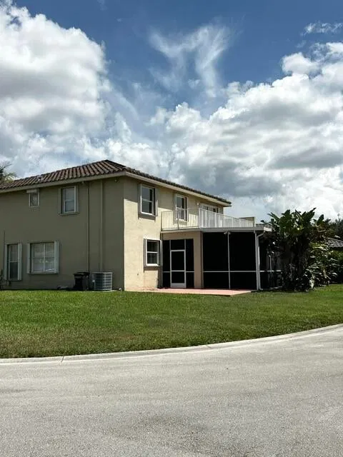 Residence photo 16