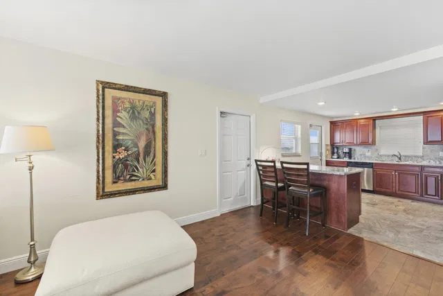 Unit 606 photo 11