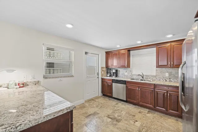 Unit 606 photo 12