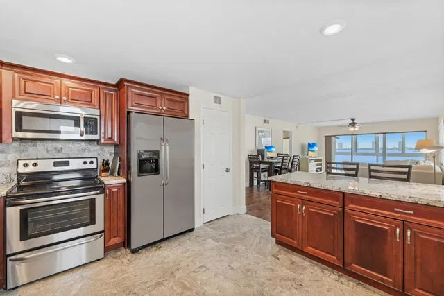 Unit 606 photo 14