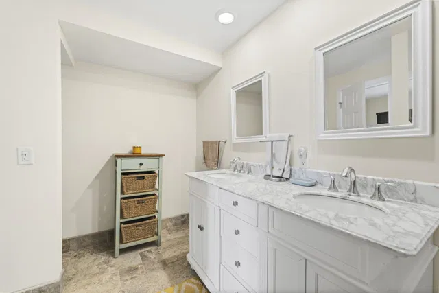 Unit 606 photo 21