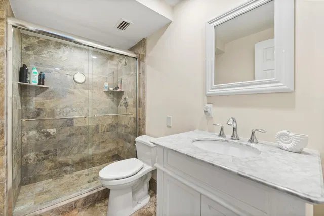 Unit 606 photo 24