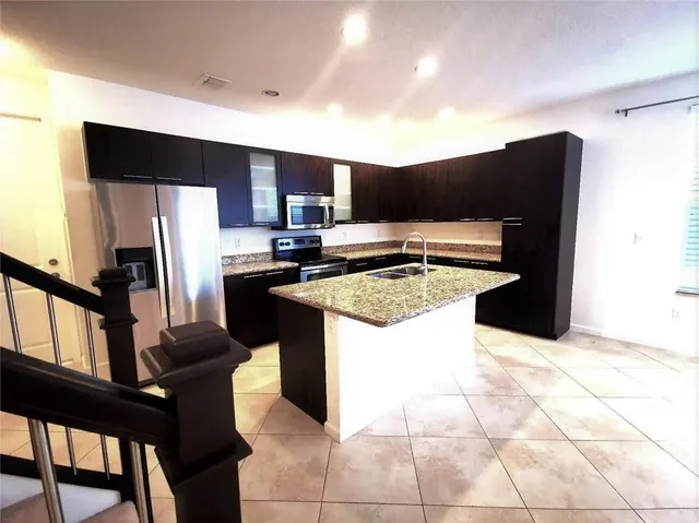 Residence photo 3