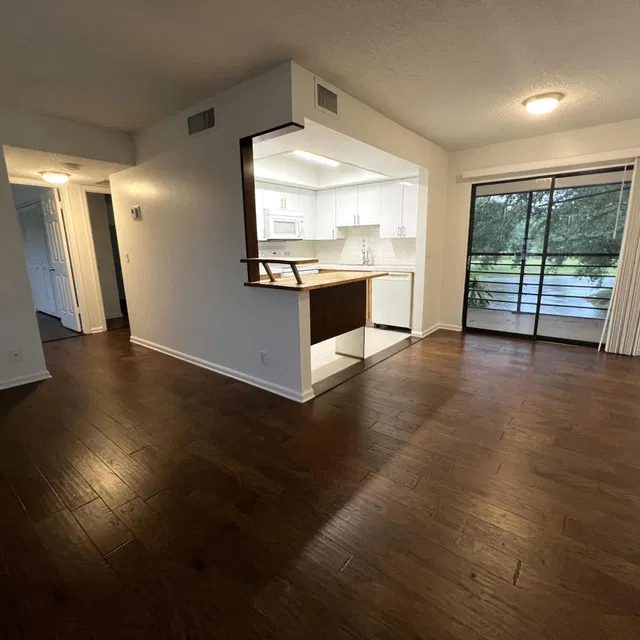  Residence photo 4