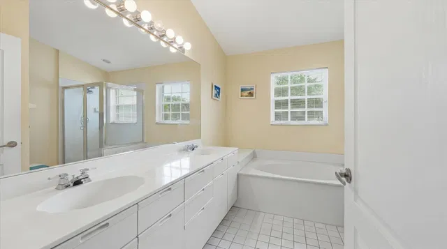  Unit B2 photo 17