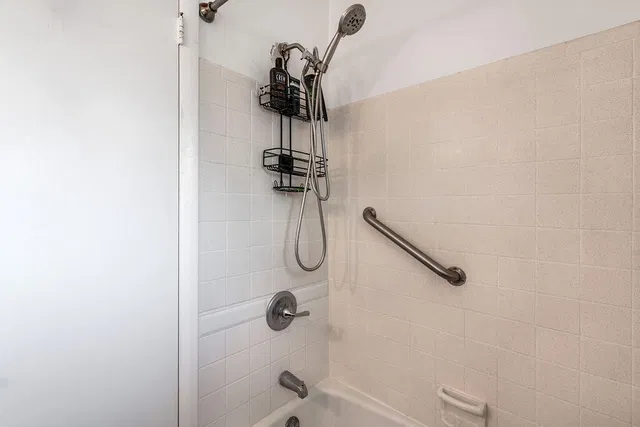 Unit 2 photo 21