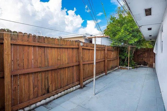 Unit 2 photo 27