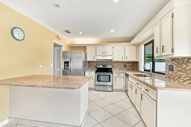  Residence photo 9