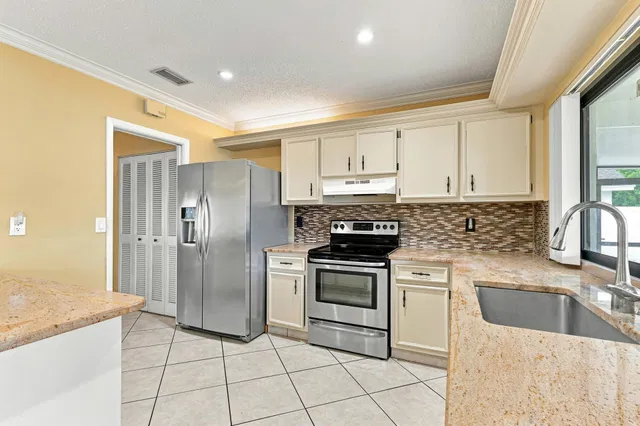  Residence photo 12