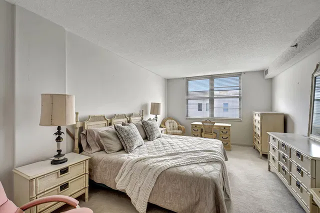 Unit 401 photo 15