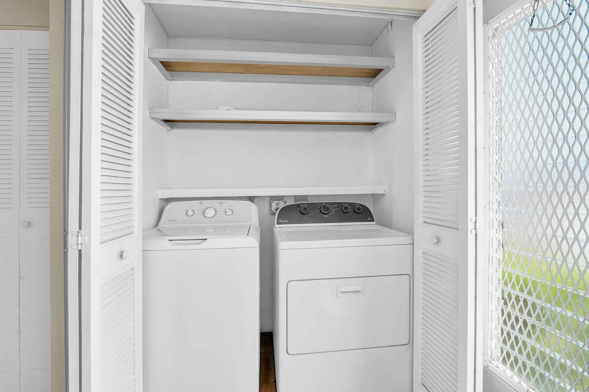 Unit H photo 11