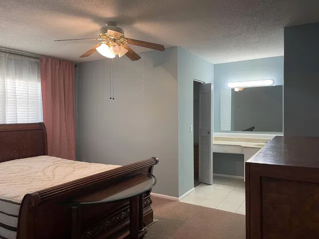  Unit 155 photo 5