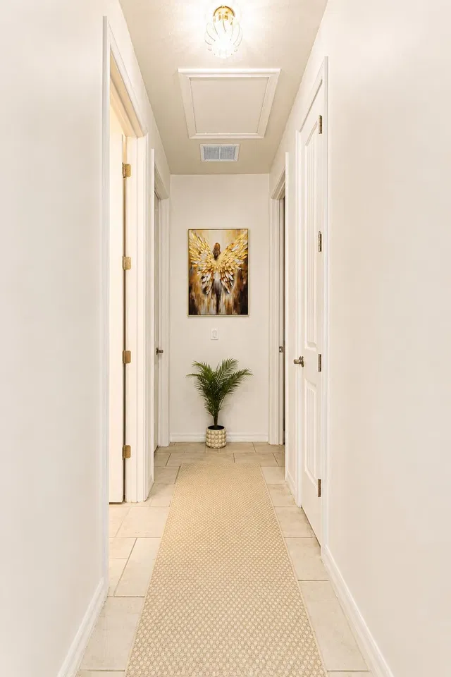Residence photo 32