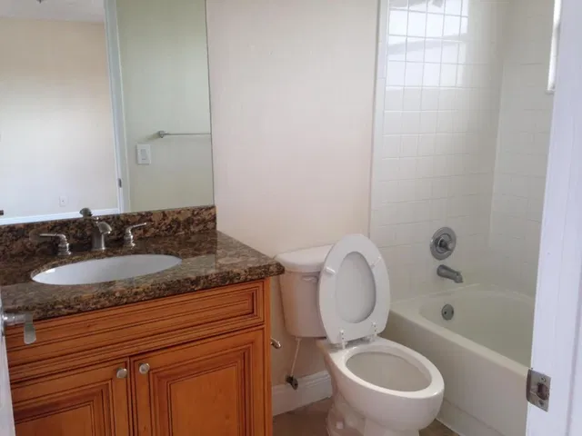 Unit E photo 9