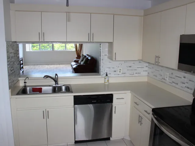  Unit 218 photo 6