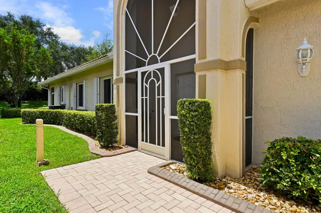 Residence photo 3