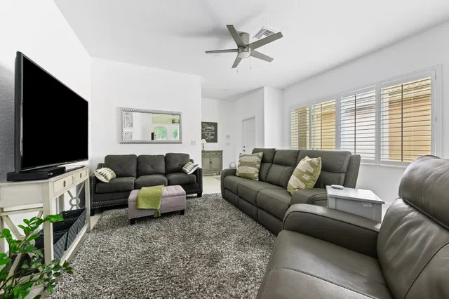 Residence photo 6